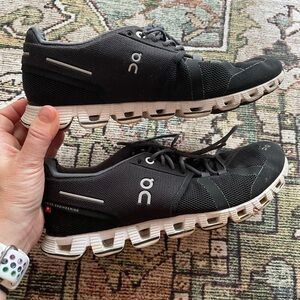 Women’s On Cloud Sz 7.5